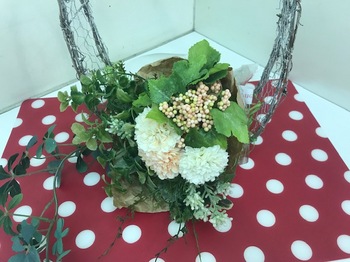 造花を使ってお部屋に季節感を取り入れてみませんか?