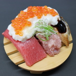 がっつりスタミナ3貫盛り820円(税抜き)