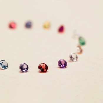 カラーストーンでMYジュエリーを♪