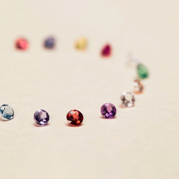 カラーストーンでMYジュエリーを♪